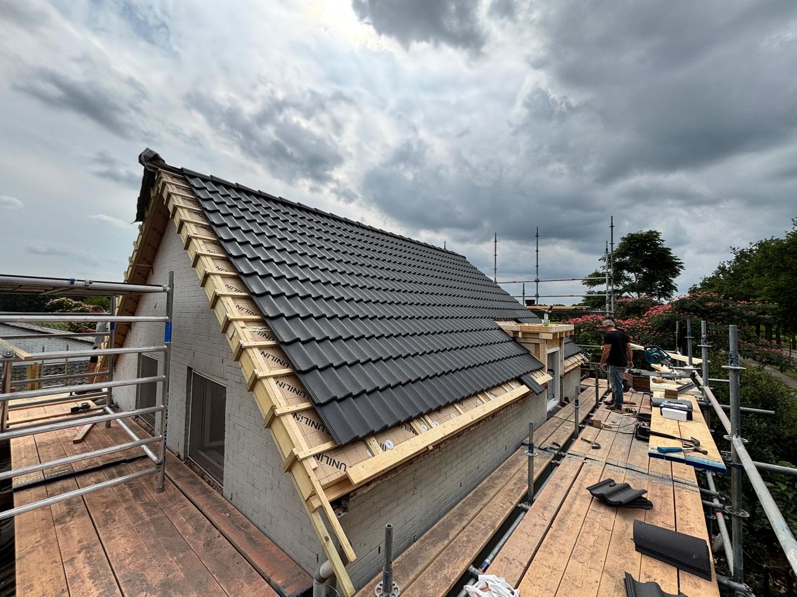 services.roofing.title